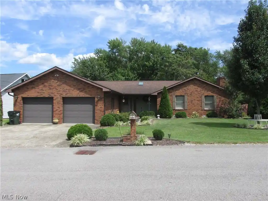 Photo 1 of Single family home for sale at 125 Bryan Dr, St Marys, WV 26170 | MLS# 5240834 | Listing updated on 2026-10-12