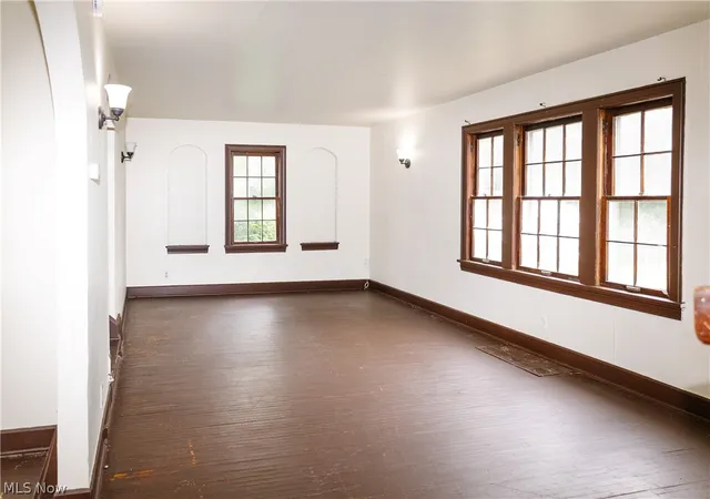 Photo 2 of Single family home for sale at 472 W 6th St, Mansfield, OH 44903 | MLS# 5239128 | Listing updated on 2026-08-31