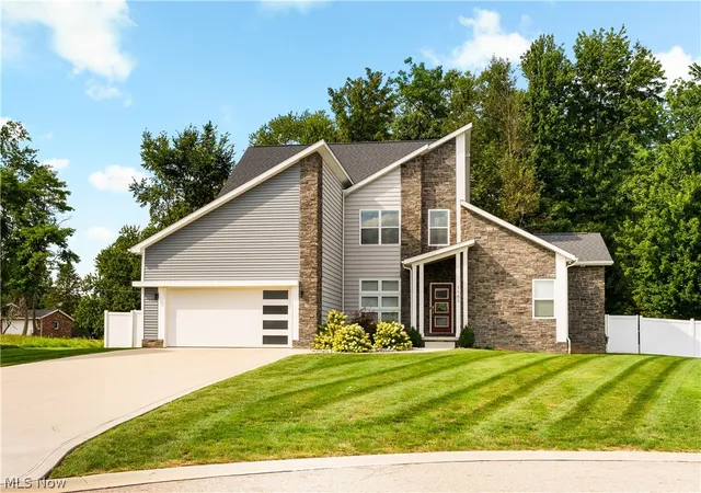 Photo 1 of Single family home for sale at 5585 Shadow Ridge Cir Nw, Canton, OH 44720 | MLS# 5239227 | Listing updated on 2026-09-17