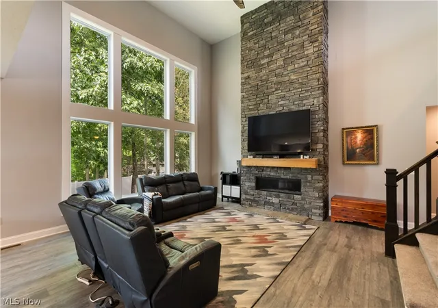 Photo 3 of Single family home for sale at 5585 Shadow Ridge Cir NW, Canton, OH 44720 | MLS# 5239227 | Listing updated on 2026-09-17