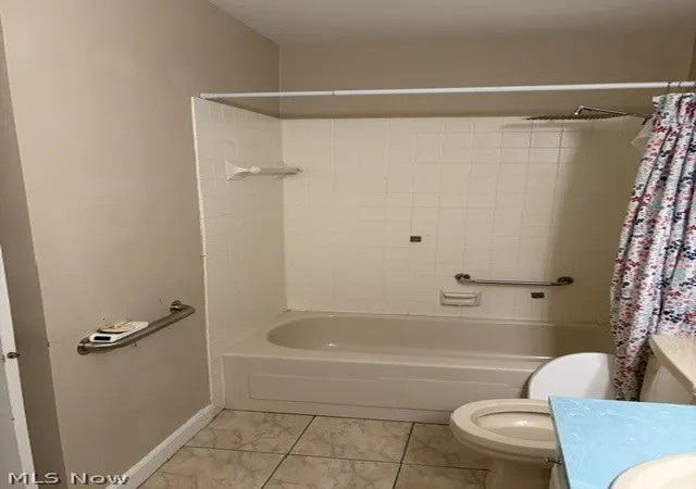 Listing Photo 2 - Condo for sale in building located at 369 Quarry Ln, Warren, OH 44483 - Unit #C