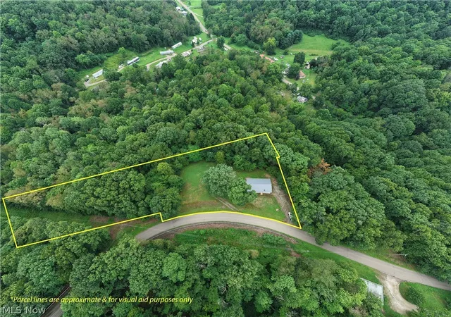 Photo 2 of Sale Pending at 5300 Greenridge Rd, New Philadelphia, OH 44663 | MLS# 5237818 | Listing updated on 2026-09-30