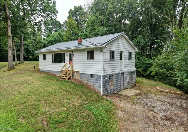 Photo 3 of Sale Pending at 5300 Greenridge Rd, New Philadelphia, OH 44663 | MLS# 5237818 | Listing updated on 2026-09-30