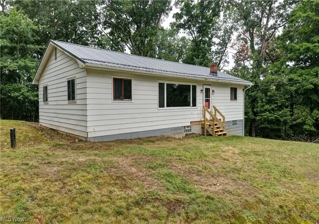Photo 4 of Sale Pending at 5300 Greenridge Rd, New Philadelphia, OH 44663 | MLS# 5237818 | Listing updated on 2026-09-30