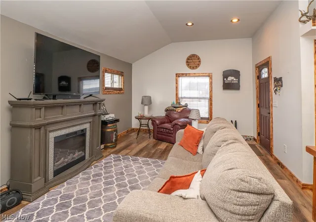 Listing Photo 4 - Condo for sale in building located at 8242-8244 Navarre Rd SW, Massillon, OH 44646
