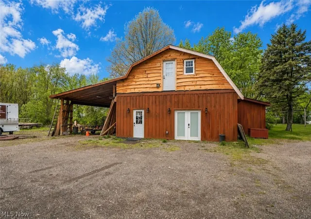 Photo 1 of Single family home for sale at 8178 Navarre Rd Sw, Massillon, OH 44646 | MLS# 5240355 | Listing updated on 2026-08-31