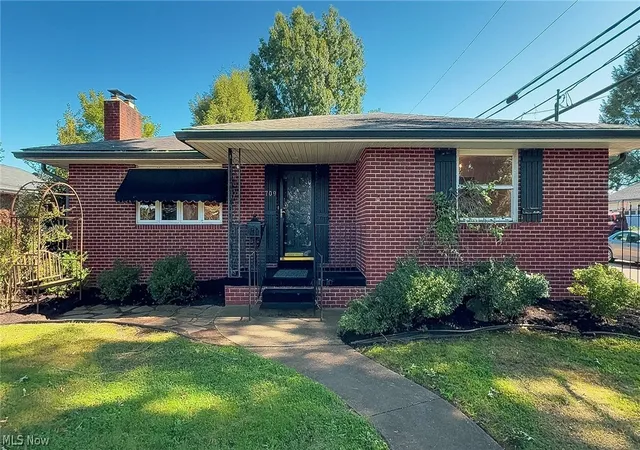 Photo 2 of Single family home for sale at 709 37th Street, Vienna, WV 26105 | MLS# 5240749 | Listing updated on 2026-08-31