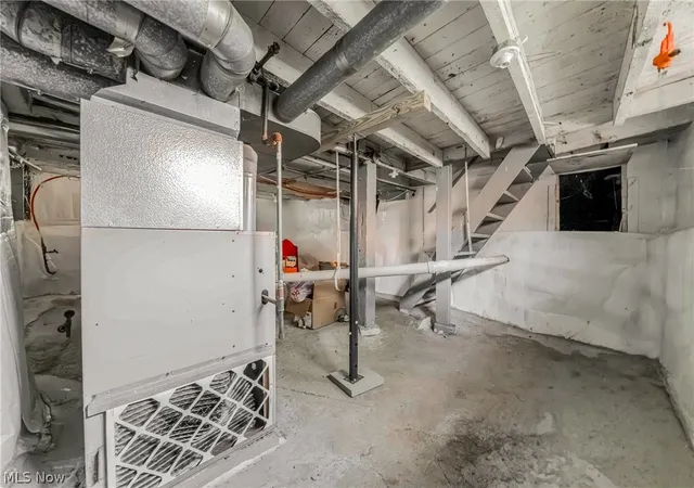 Listing Photo 2 - Condo for sale in building located at 7426 Spafford Rd, Cleveland, OH 44105