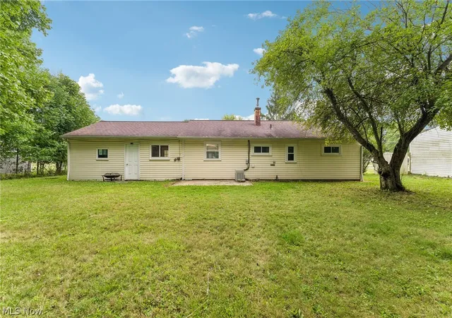 Photo 5 of Single family home for sale at 1994 Pinewood Dr, Brunswick, OH 44212 | MLS# 5239449 | Listing updated on 2026-08-31