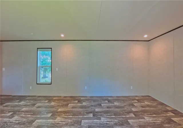 Photo 3 of Single family home for sale at 1006 S Park Cir, Brookfield, OH 44403 | MLS# 5240458 | Listing updated on 2026-09-01