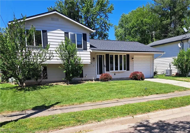 Photo 1 of Single family home for sale at 941 Jean Ave, Akron, OH 44310 | MLS# 5241117 | Listing updated on 2026-09-01