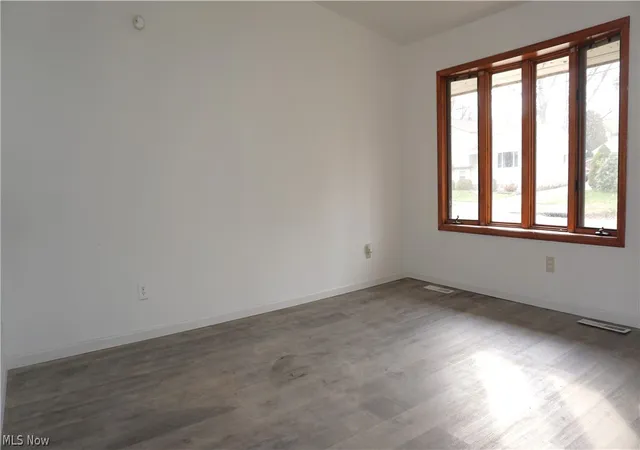 Photo 4 of Single family home for sale at 941 Jean Ave, Akron, OH 44310 | MLS# 5241117 | Listing updated on 2026-09-01
