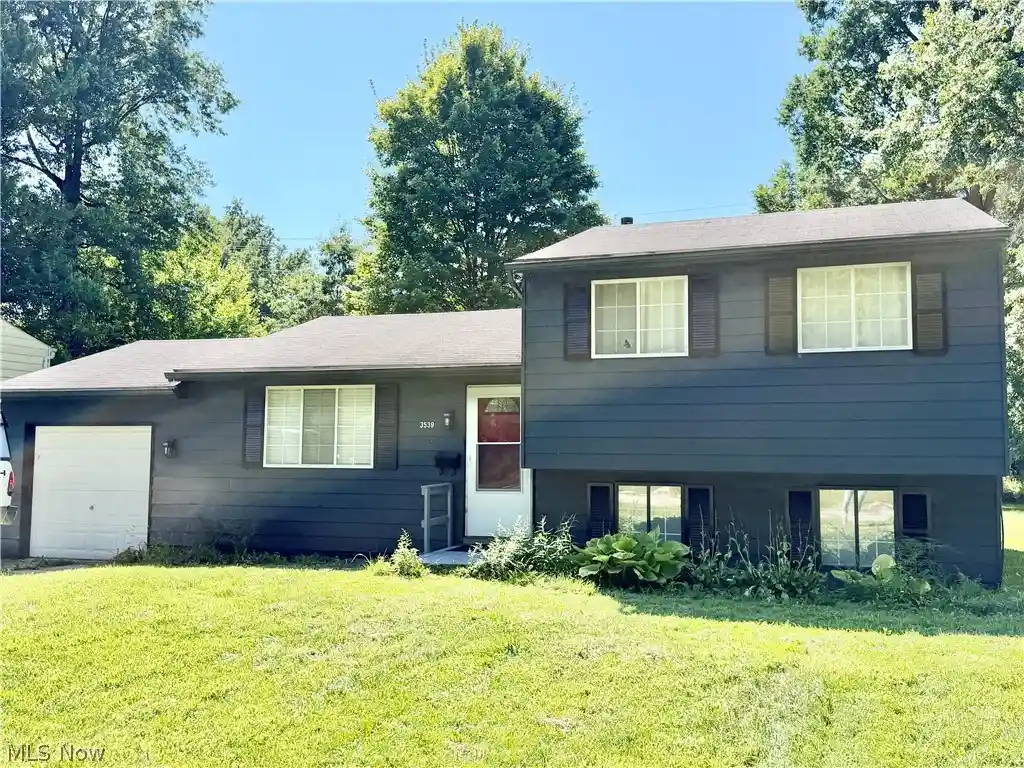 Photo 1 of Sale Pending at 3539 Dunstan Dr Nw, Warren, OH 44485 | MLS# 5240773 | Listing updated on 2026-10-26
