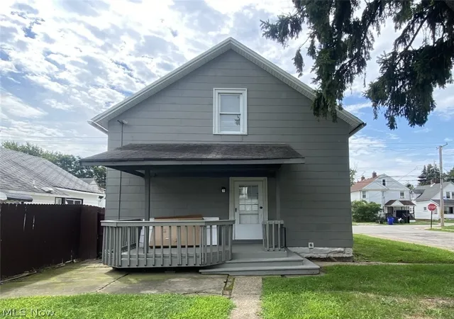 Photo 2 of Single family home for sale at 2918 Tampa Ave, Cleveland, OH 44109 | MLS# 5239506 | Listing updated on 2026-09-01