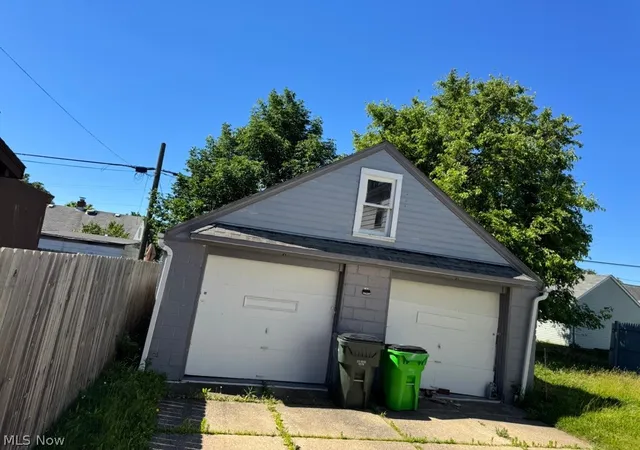 Listing Photo 4 - Condo for sale in building located at 20390 Westport Ave, Euclid, OH 44123