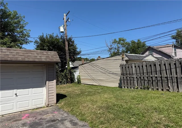 Listing Photo 4 - Condo for sale in building located at 4752 E 88th, Cleveland, OH 44125