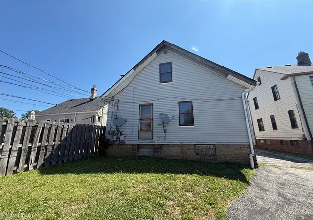 Listing Photo 5 - Condo for sale in building located at 4752 E 88th, Cleveland, OH 44125
