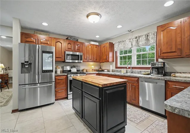 Photo 4 of Single family home for sale at 18574 State Route 57, Grafton, OH 44044 | MLS# 5240930 | Listing updated on 2026-09-01