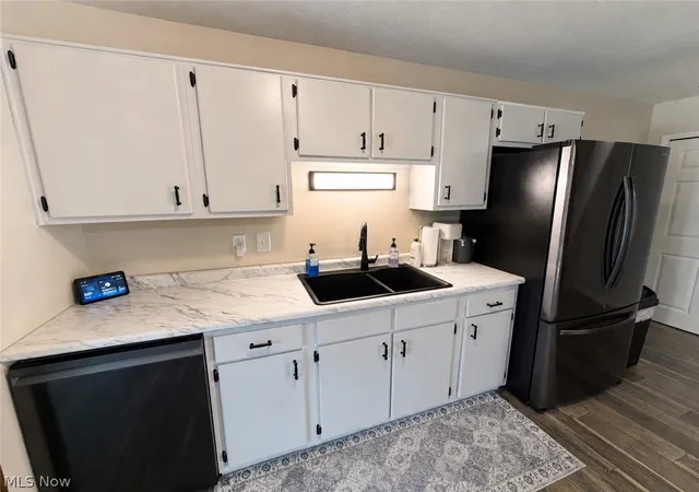 Listing Photo 5 - Condo for sale in building located at 9274 Willow Ln, Olmsted Falls, OH 80643