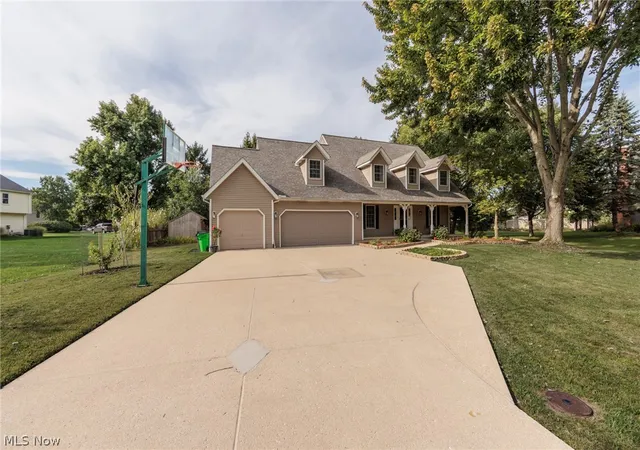 Photo 3 of Single family home for sale at 32263 Plumbrook Ct, Avon Lake, OH 44012 | MLS# 5241186 | Listing updated on 2026-09-01