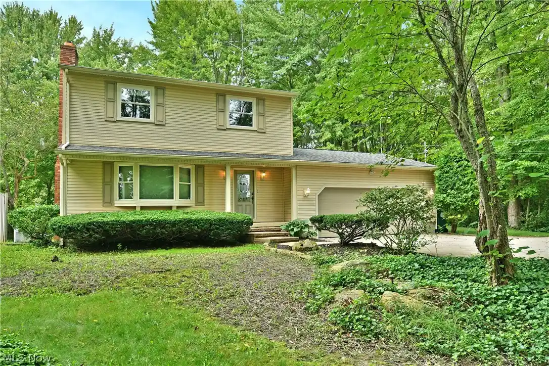 Single family home for sale at 1097 Center St E, Warren, OH 44481 | MLS# 5240170