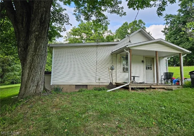 Photo 3 of Sale Pending at 3331 Varley Ave Sw, Canton, OH 44706 | MLS# 5241366 | Listing updated on 2026-09-15