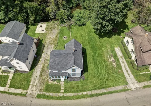 Photo 3 of Single family home for sale at 1126 Tremont Ave Se, Massillon, OH 44646 | MLS# 5241400 | Listing updated on 2026-09-01