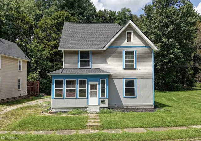 Photo 3 of Single family home for sale at 1126 Tremont Ave SE, Massillon, OH 44646 | MLS# 5241400 | Listing updated on 2026-09-01