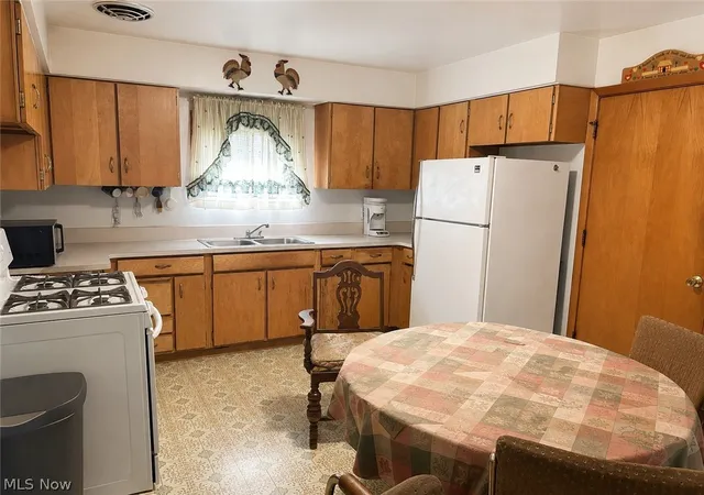 Photo 4 of Sale Pending at 20504 Alameda Pkwy, Cleveland, OH 44128 | MLS# 5241584 | Listing updated on 2026-09-29