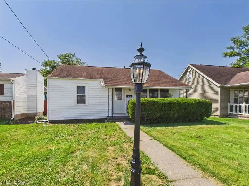 Photo 1 of Single family home for sale at 918 18th Street, Vienna, WV 26105 | MLS# 5241997 | Listing updated on 2026-10-17