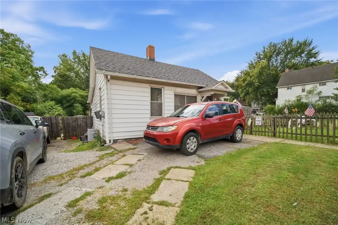 Photo 1 of Single family home for sale at 515 W River Rd N, Elyria, OH 44035 | MLS# 5241292 | Listing updated on 2026-10-22