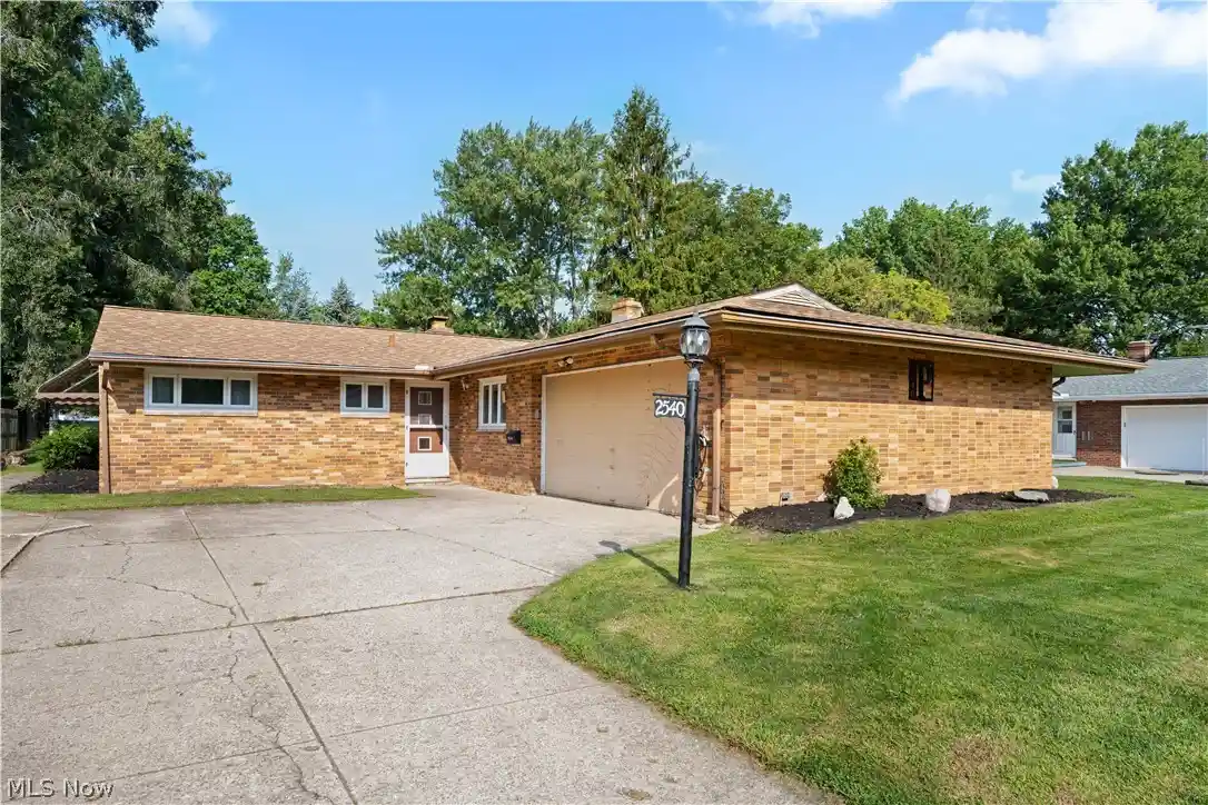 Photo 1 of Sale Pending at 2540 Brantwood Dr, Westlake, OH 44145 | MLS# 5241295 | Listing updated on 2026-10-19