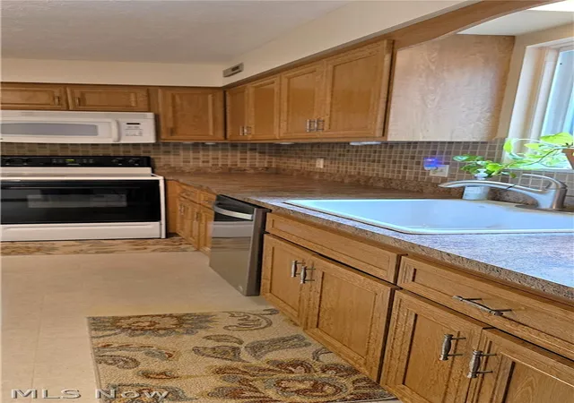 Photo 4 of Condo for sale at 138 Kimrose Ln, Broadview Heights, OH 44147 | MLS# 5241769 | Listing updated on 2026-09-30