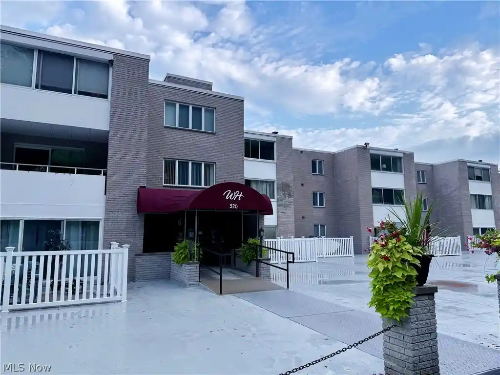 Photo 1 of Condo for sale at 520 Meredith Ln, Cuyahoga Falls, OH 44223 | MLS# 5241966 | Listing updated on 2026-10-20