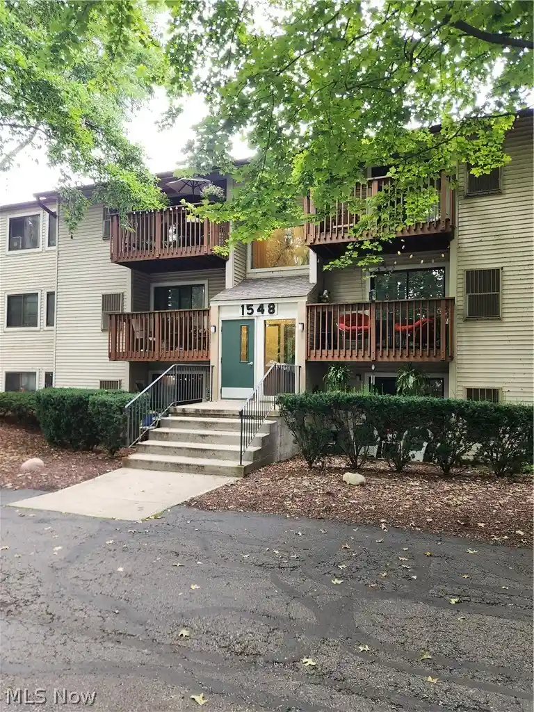 Listing Photo 1 - Condo for sale in 1548 Cedarwood Dr located at 1548 Cedarwood Dr, Westlake, OH 44145 - Unit #353