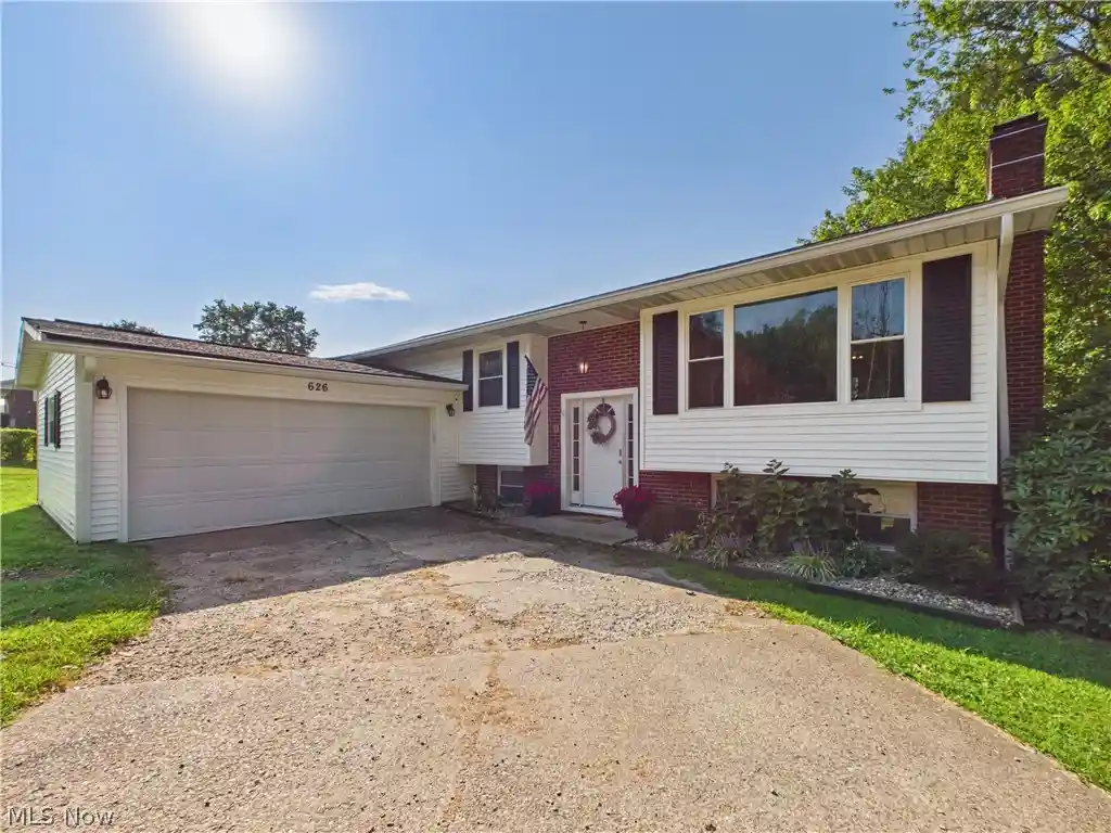 Photo 1 of Single family home for sale at 626 Valley Mills Rd, Parkersburg, WV 26104 | MLS# 5242632 | Listing updated on 2026-10-08