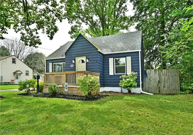 Photo 2 of Single family home for sale at 5172 5th Street, Youngstown, OH 44514 | MLS# 5242918 | Listing updated on 2026-10-10