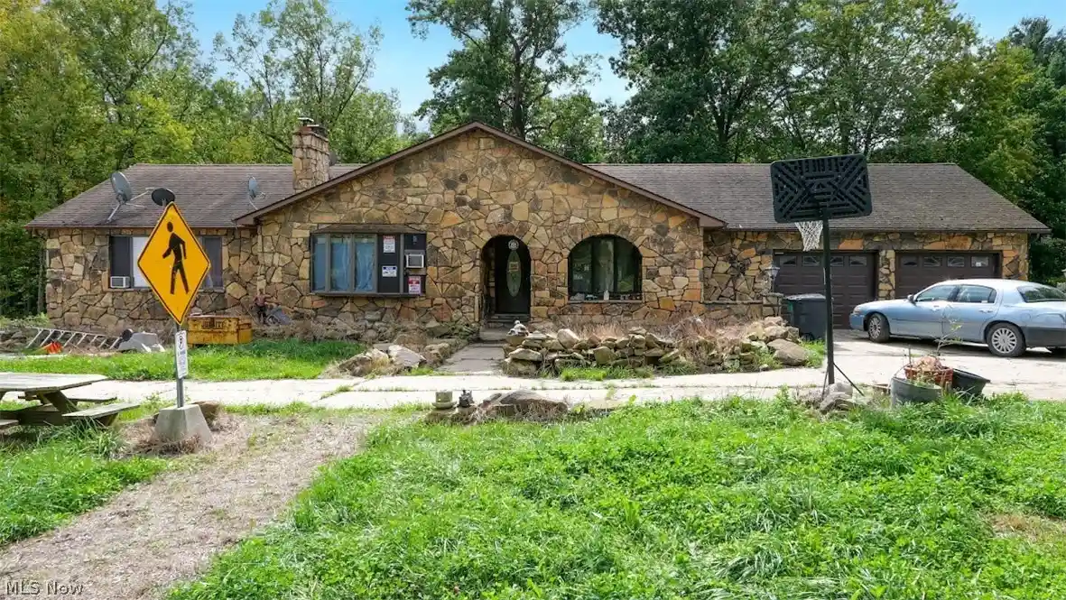 Photo 1 of Sale Pending at 7672 Lanese Dr, Windsor, OH 44099 | MLS# 5243391 | Listing updated on 2026-10-15