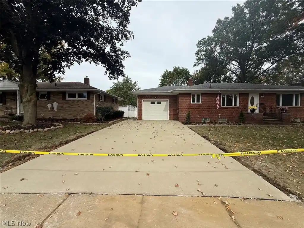 Single family home for sale at 127 Alameda Ave, Cuyahoga Falls, OH 44221 | MLS# 5243685