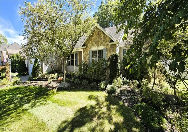Photo 2 of Single family home for sale at 1024 Hunters, Grafton, OH 44044 | MLS# 5243930 | Listing updated on 2026-10-02