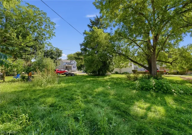Photo 3 of Single family home for sale at 215 Sandusky Ave, Fremont, OH 43420 | MLS# 5243621 | Listing updated on 2026-10-10