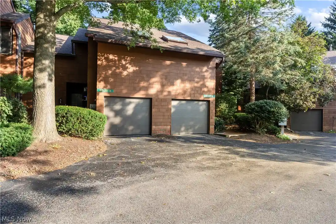 Listing Photo 1 - Condo for sale in 30017 Ctr Ridge Rd located at 30017 Ctr Ridge Rd, Westlake, OH 44145 - Unit 30017 Ctr Ridge Rd