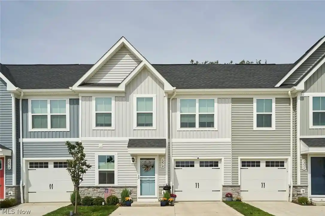 Listing Photo 1 - Condo for sale in 1278 Divot Cir located at 1278 Divot Cir, Akron, OH 44313 - Unit 1278 Divot Cir