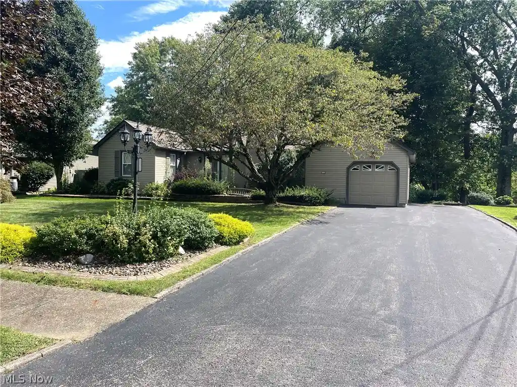 Photo 1 of Single family home for sale at 3255 Meadowlark Ln, Youngstown, OH 44511 | MLS# 5244189 | Listing updated on 2026-10-16