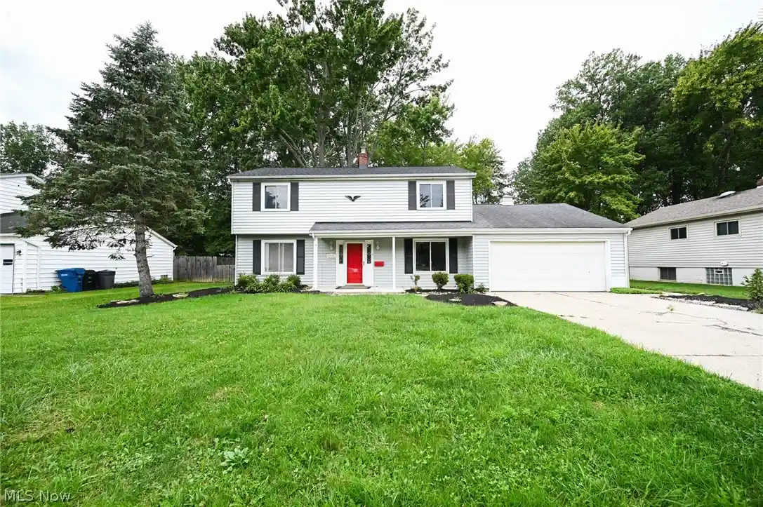 Single family home for sale at 6752 Crestwood Ln, Olmsted Twp, OH 44138 | MLS# 5244293