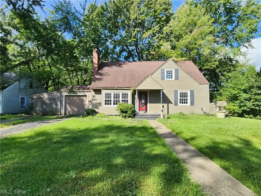 Photo 1 of Single family home for sale at 801 Kenilworth Ave Ne, Warren, OH 44483 | MLS# 5244311 | Listing updated on 2026-10-14