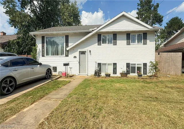 Photo 3 of Single family home for sale at 2601 22nd Avenue, Parkersburg, WV 26101 | MLS# 5243610 | Listing updated on 2026-10-10