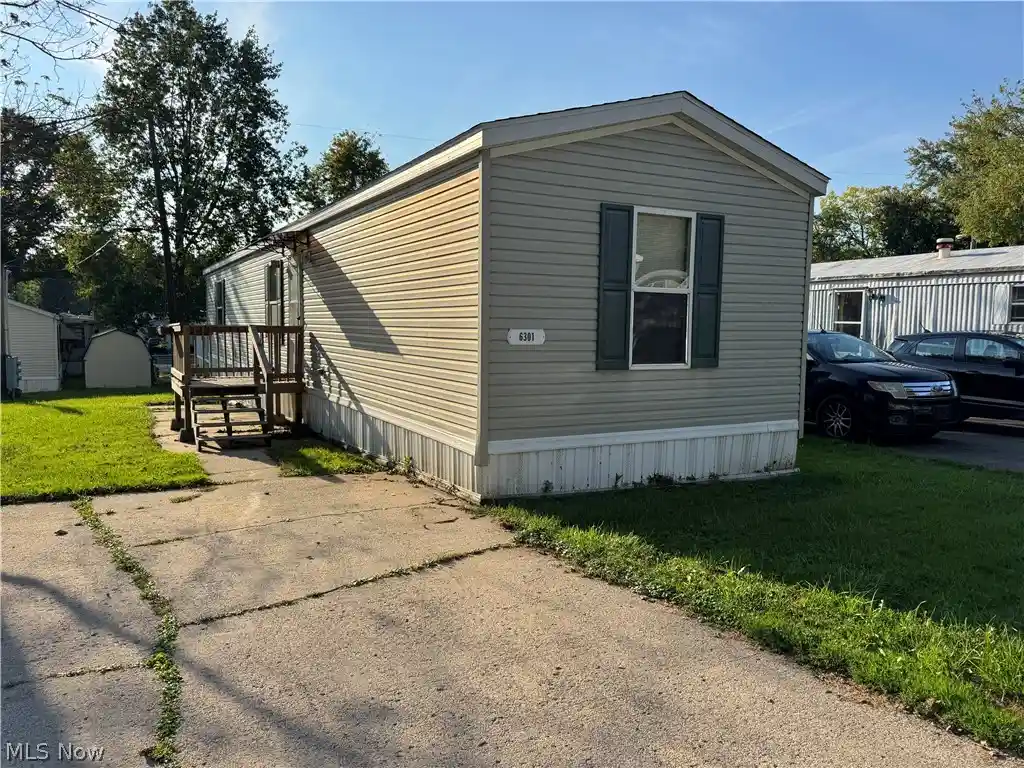 Photo 1 of Single family home for sale at 6301 Sue Lynn Dr, Ravenna, OH 44266 | MLS# 5243740 | Listing updated on 2026-10-22