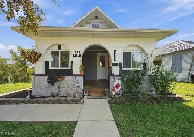 Photo 1 of Single family home for sale at 738 Lulu St, Parkersburg, WV 26101 | MLS# 5244031 | Listing updated on 2026-09-22