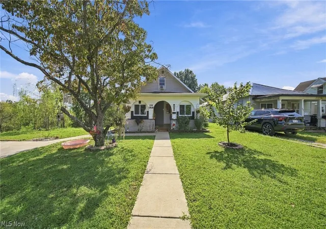 Photo 2 of Single family home for sale at 738 Lulu St, Parkersburg, WV 26101 | MLS# 5244031 | Listing updated on 2026-09-22